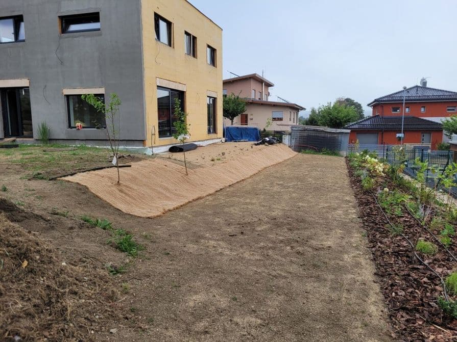 Protierozní rohož Geomat K-J na svahu